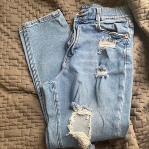 Arizona Jean Company. Size 9. Medium/Light Wash.